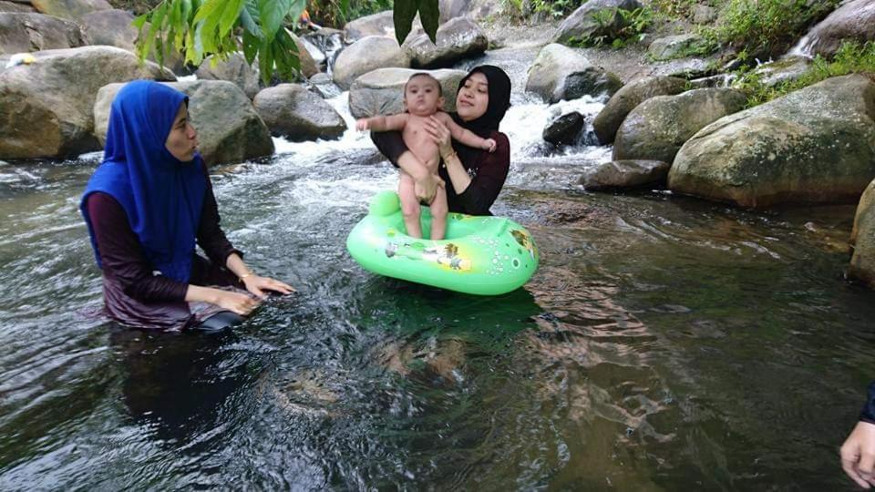 Lopoh Waterfront Budget Chalets Vila Hulu Langat Exterior foto