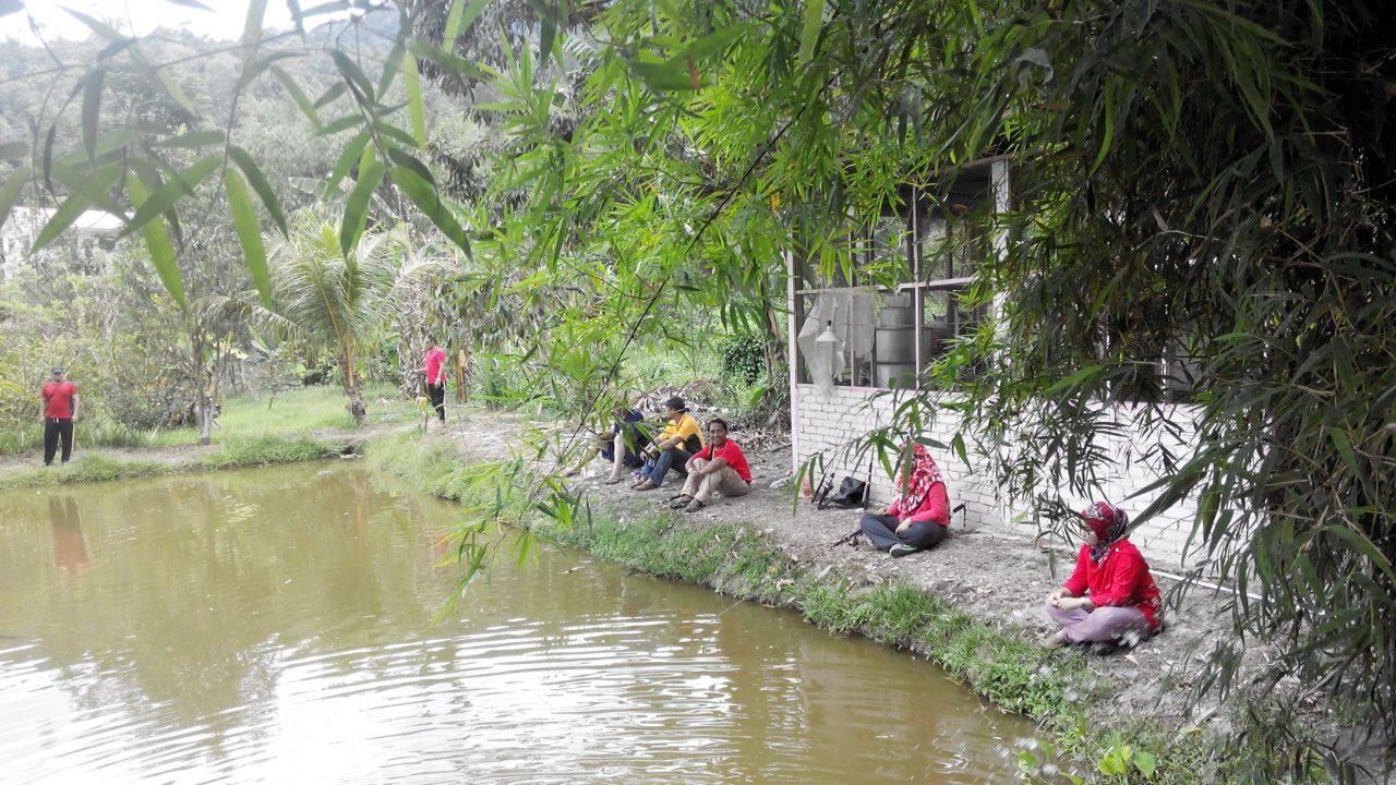 Lopoh Waterfront Budget Chalets Vila Hulu Langat Exterior foto